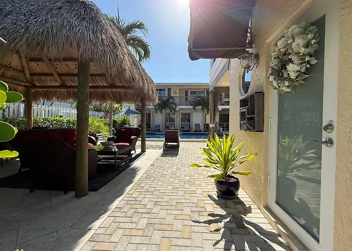Beach Aqualina Apartments