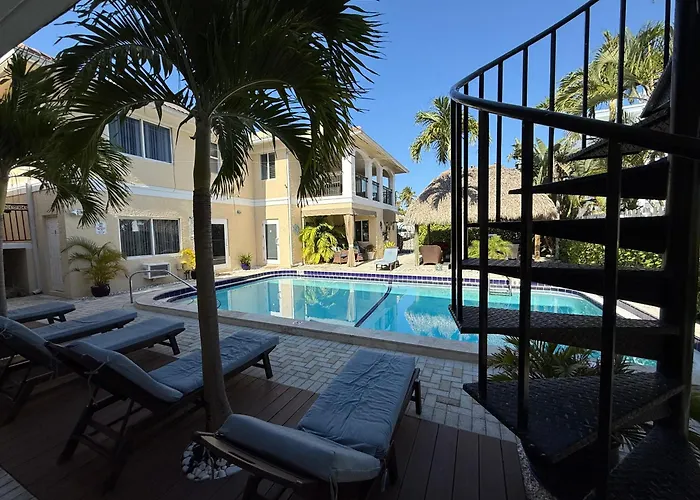 Beach Aqualina Apartments
